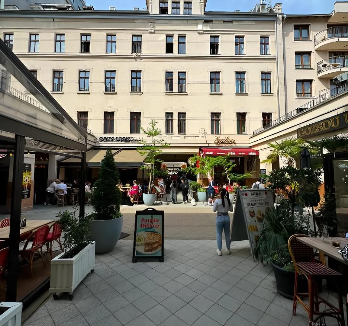 Downtown Family Apartments Budapest 0*,