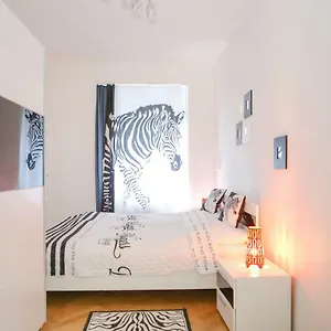  Apartament Stylish A Few Steps From Metro Czechy